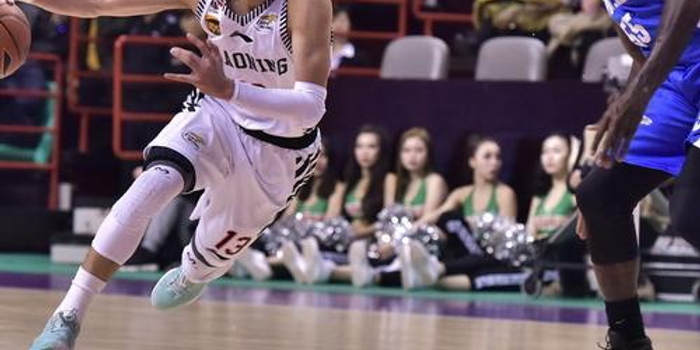 库里三节17+9+10新援22分 勇士大胜开拓者35分