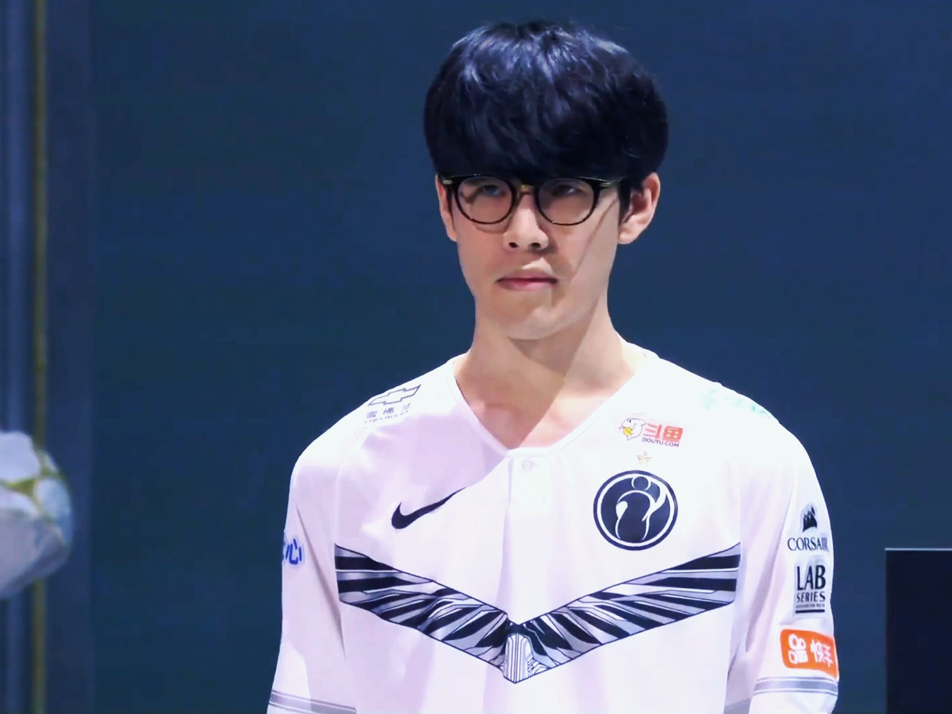 国羽三冠一亚收官！石宇奇2-0击败拉尼尔 获日本公开赛男单冠军