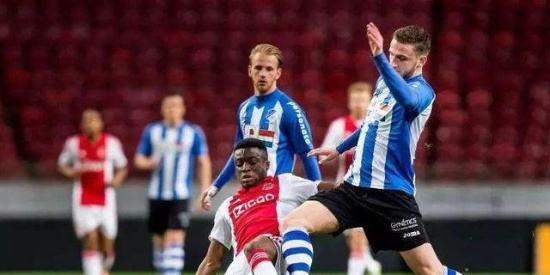 体育亚冠：内马尔斩获首球 利雅得新月3-0马赞德兰纺织